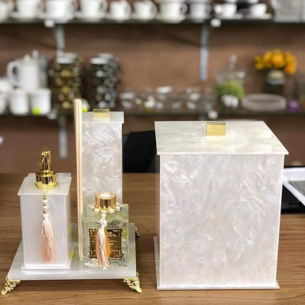 Kit lavabo saboneteira, difusor e bandeja royal e lixeira