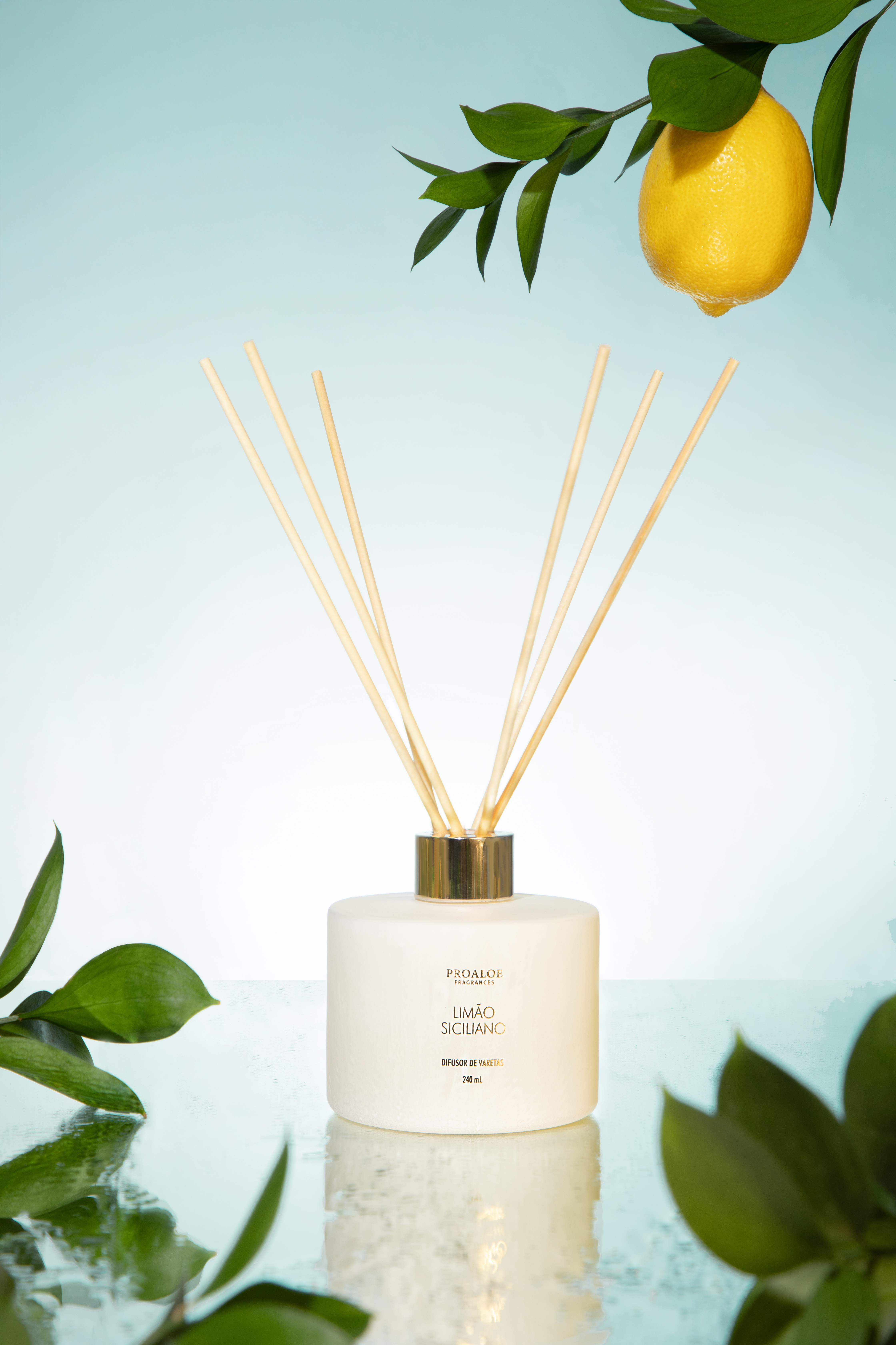 Galeria de imagens Linha Limão Siciliano - Difusor de Varetas, Home Spray, Sabonete Líquido, Água Perfumada, Vela Aromática, Sachet Aromático, Essência para Aromatizador Elétrico, Kits-Presentes e mais